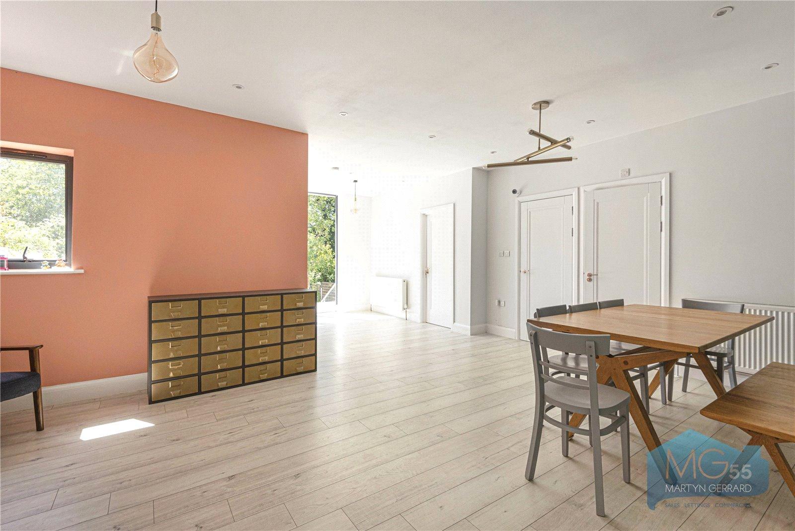 4 bedroom Semi-Detached House to rent - Martyn Gerrard