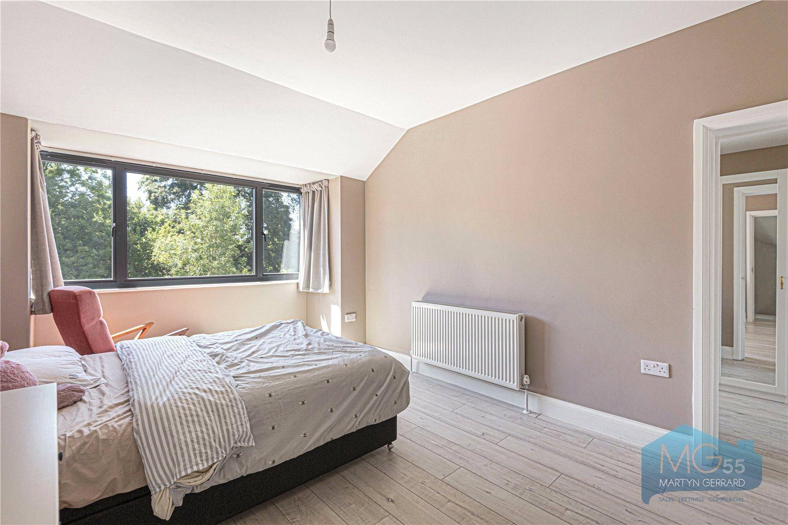 4 bedroom Semi-Detached House to rent - Martyn Gerrard
