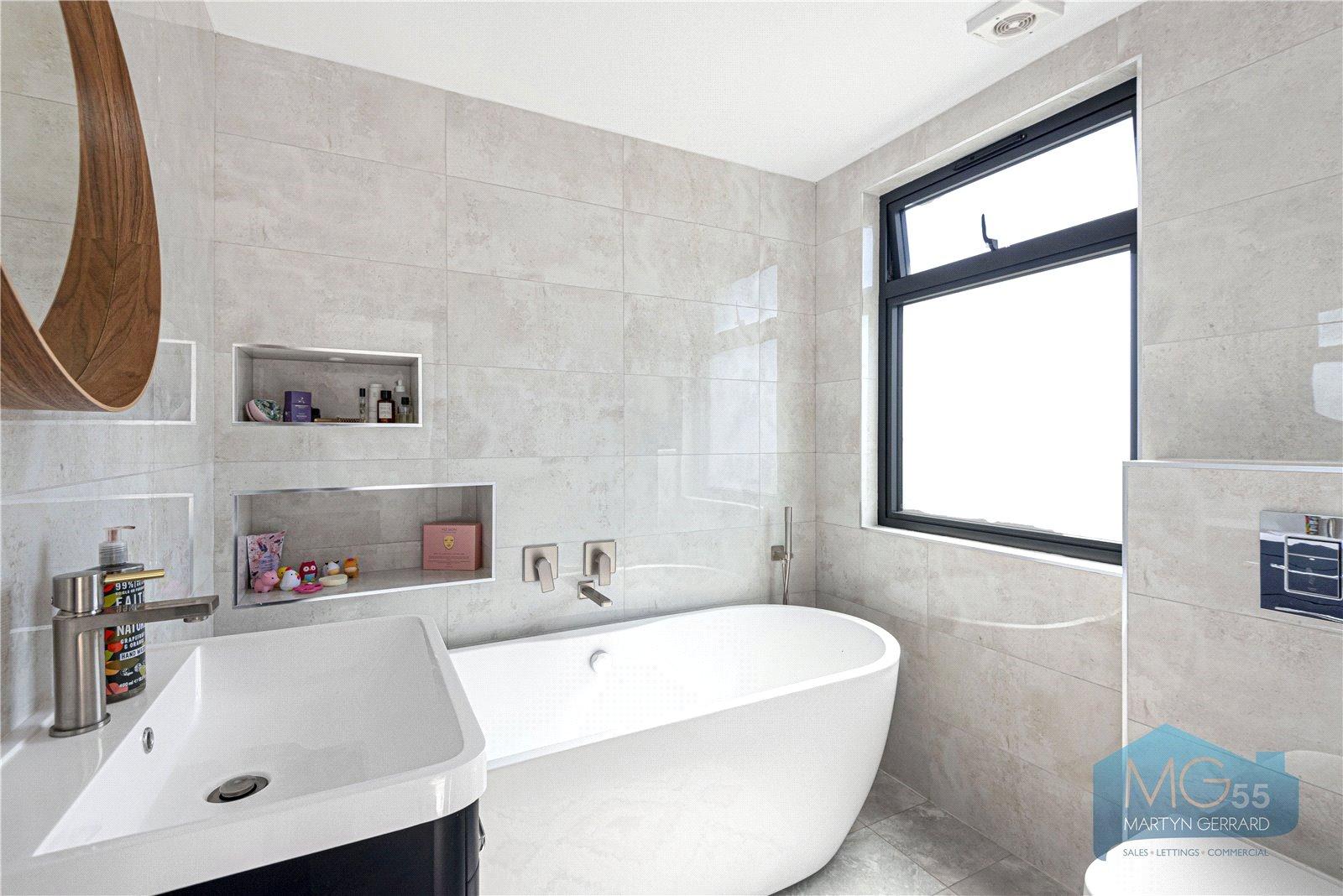 4 bedroom Semi-Detached House to rent - Martyn Gerrard