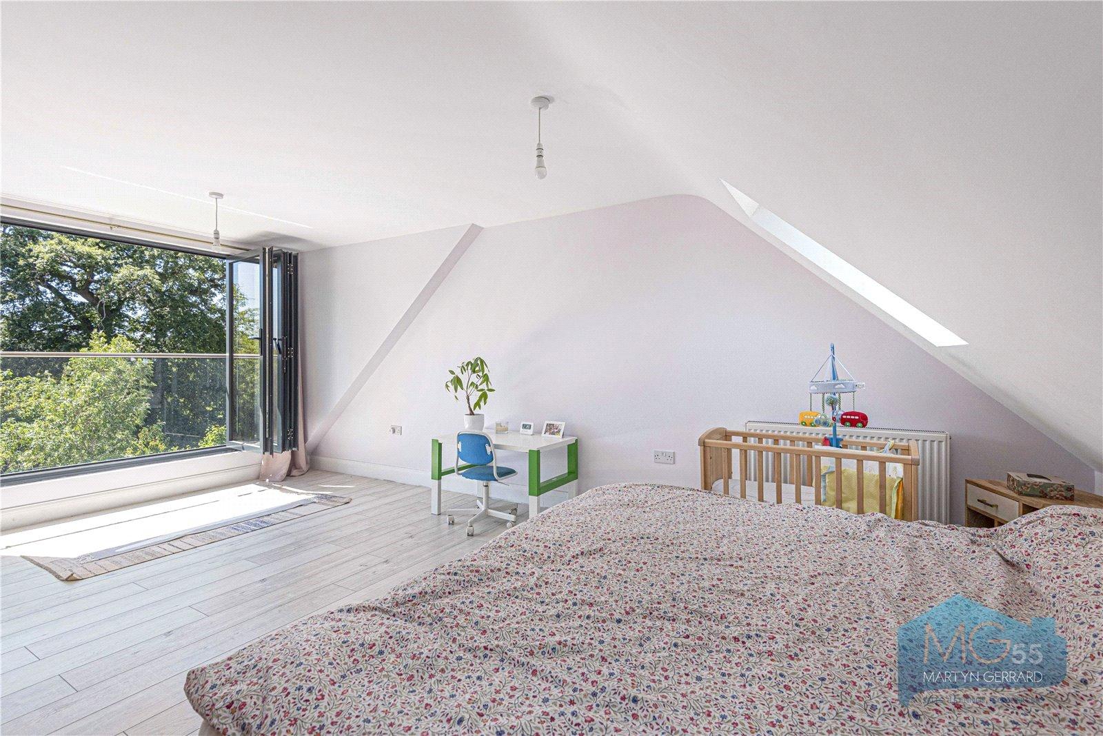 4 bedroom Semi-Detached House to rent - Martyn Gerrard
