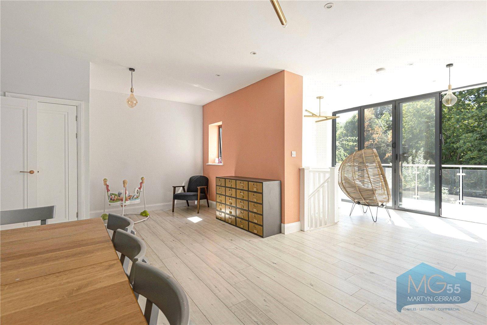4 bedroom Semi-Detached House to rent - Martyn Gerrard