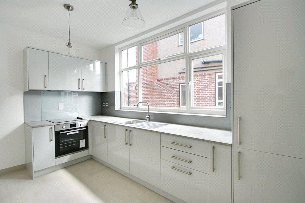 3 bedroom Semi-Detached House to rent - Martyn Gerrard