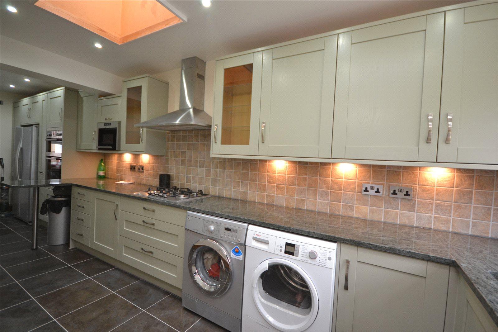 3 bedroom Semi-Detached House to rent + ' - Martyn Gerrard