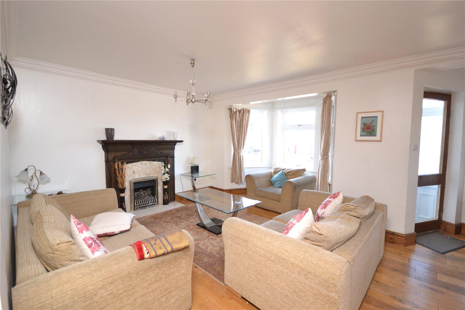 3 bedroom Semi-Detached House to rent + ' - Martyn Gerrard