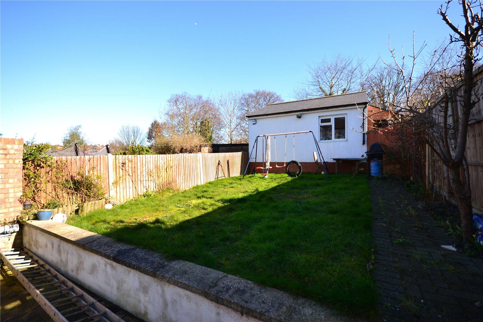 3 bedroom Semi-Detached House to rent - Martyn Gerrard