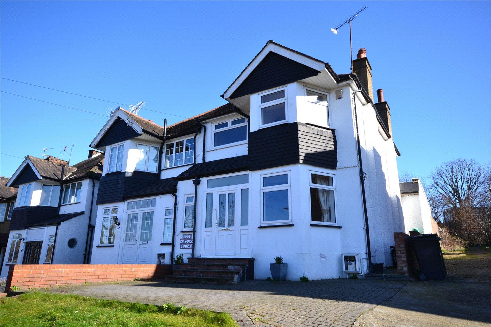 3 bedroom Semi-Detached House to rent - Martyn Gerrard