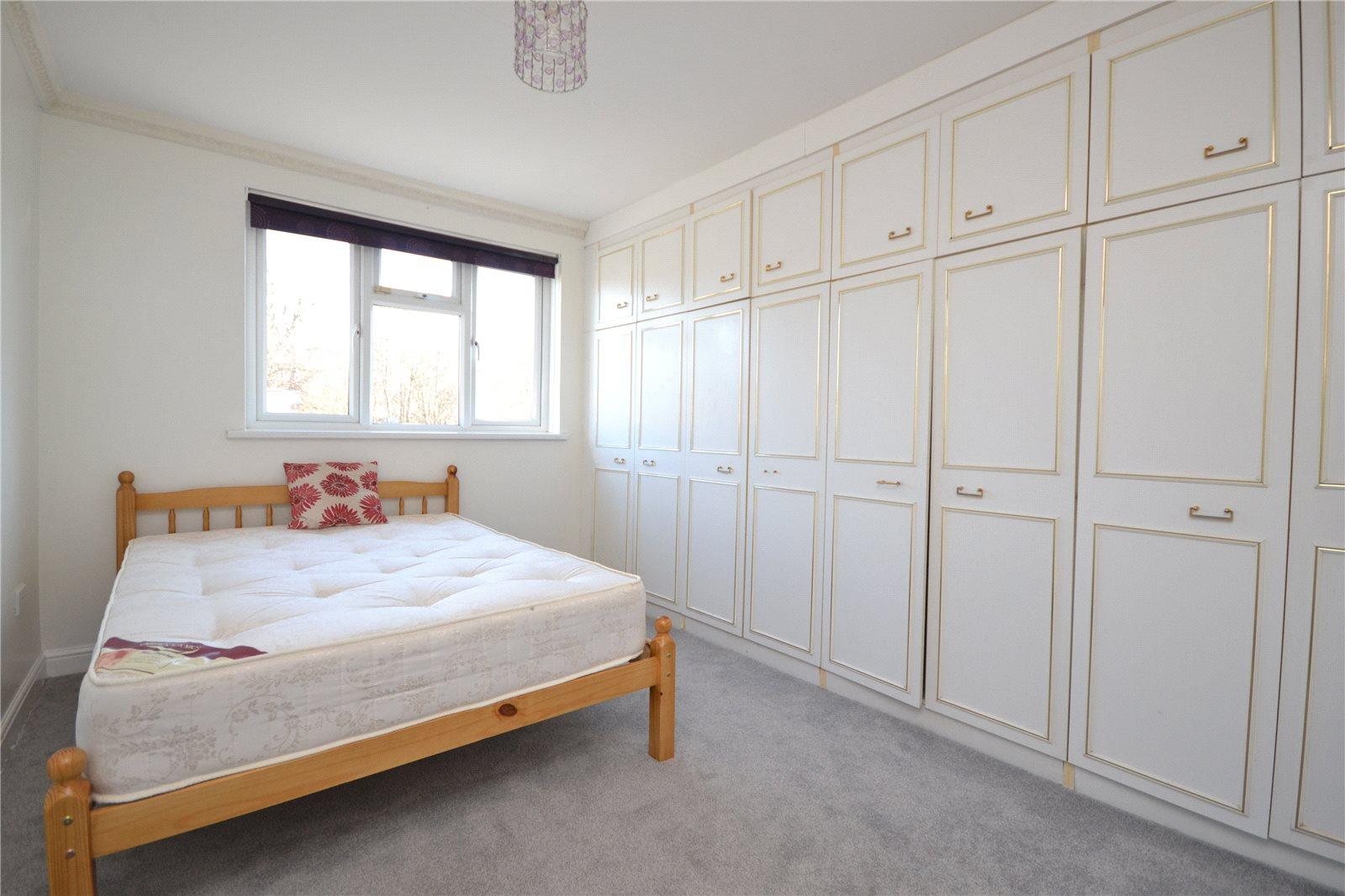 3 bedroom Semi-Detached House to rent - Martyn Gerrard