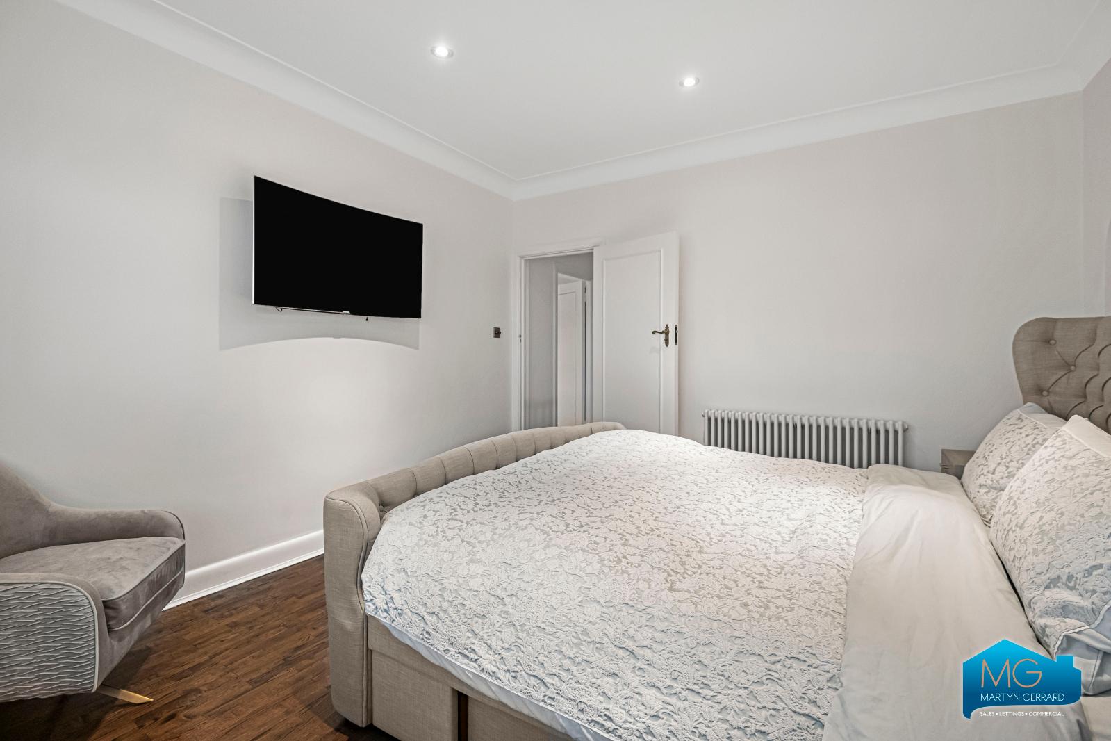 5 bedroom Semi-Detached House to rent - Martyn Gerrard