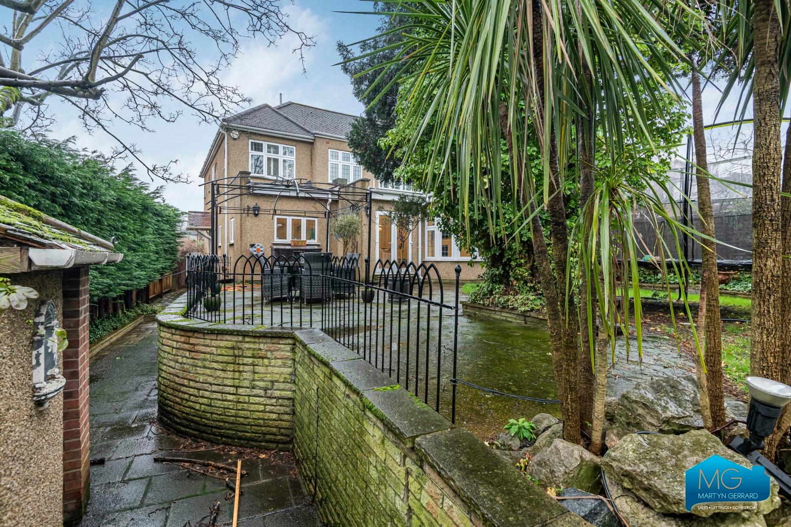 5 bedroom Semi-Detached House to rent - Martyn Gerrard