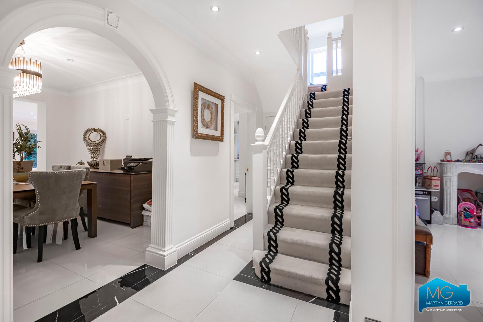 5 bedroom Semi-Detached House to rent - Martyn Gerrard