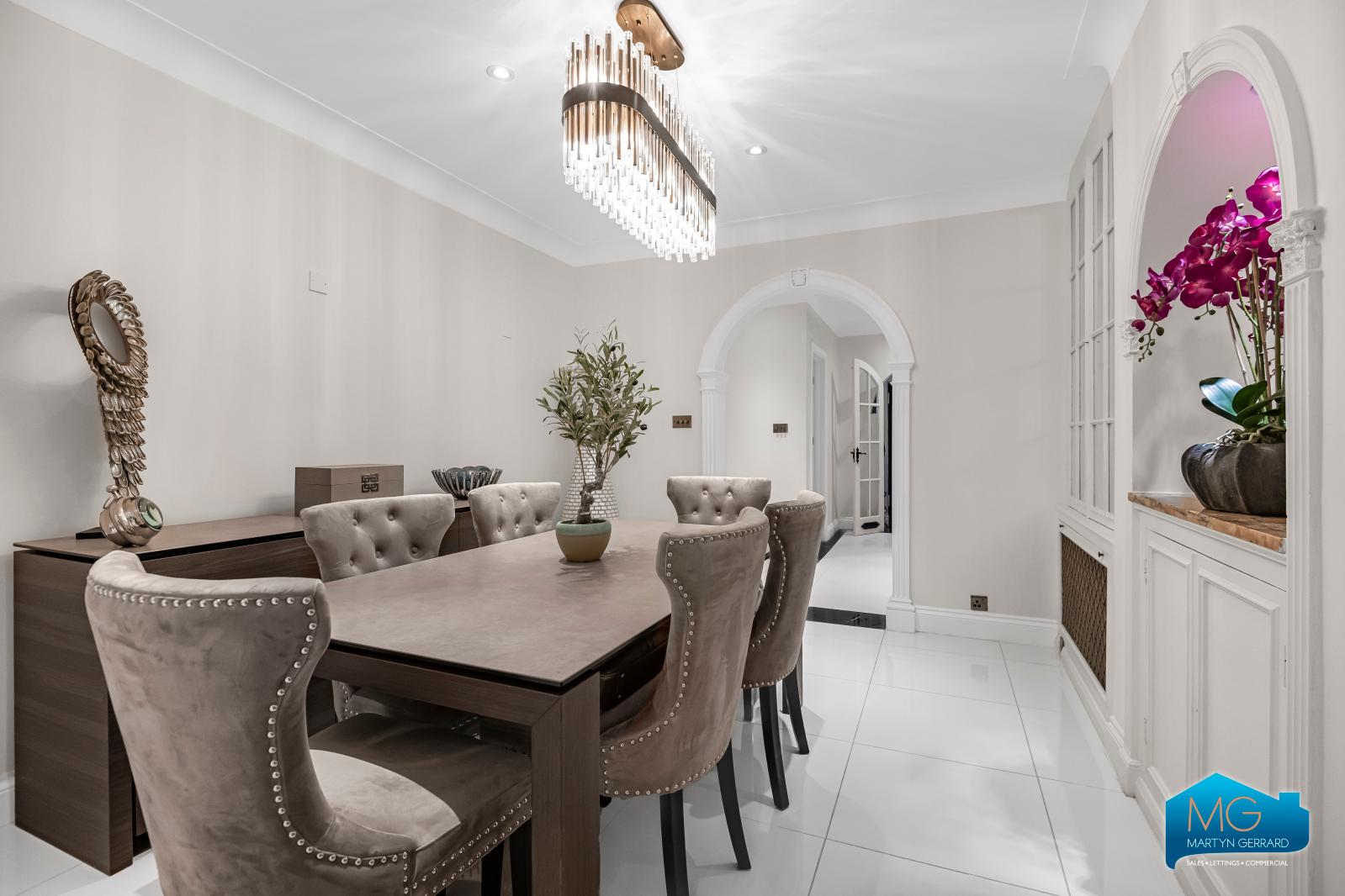 5 bedroom Semi-Detached House to rent - Martyn Gerrard