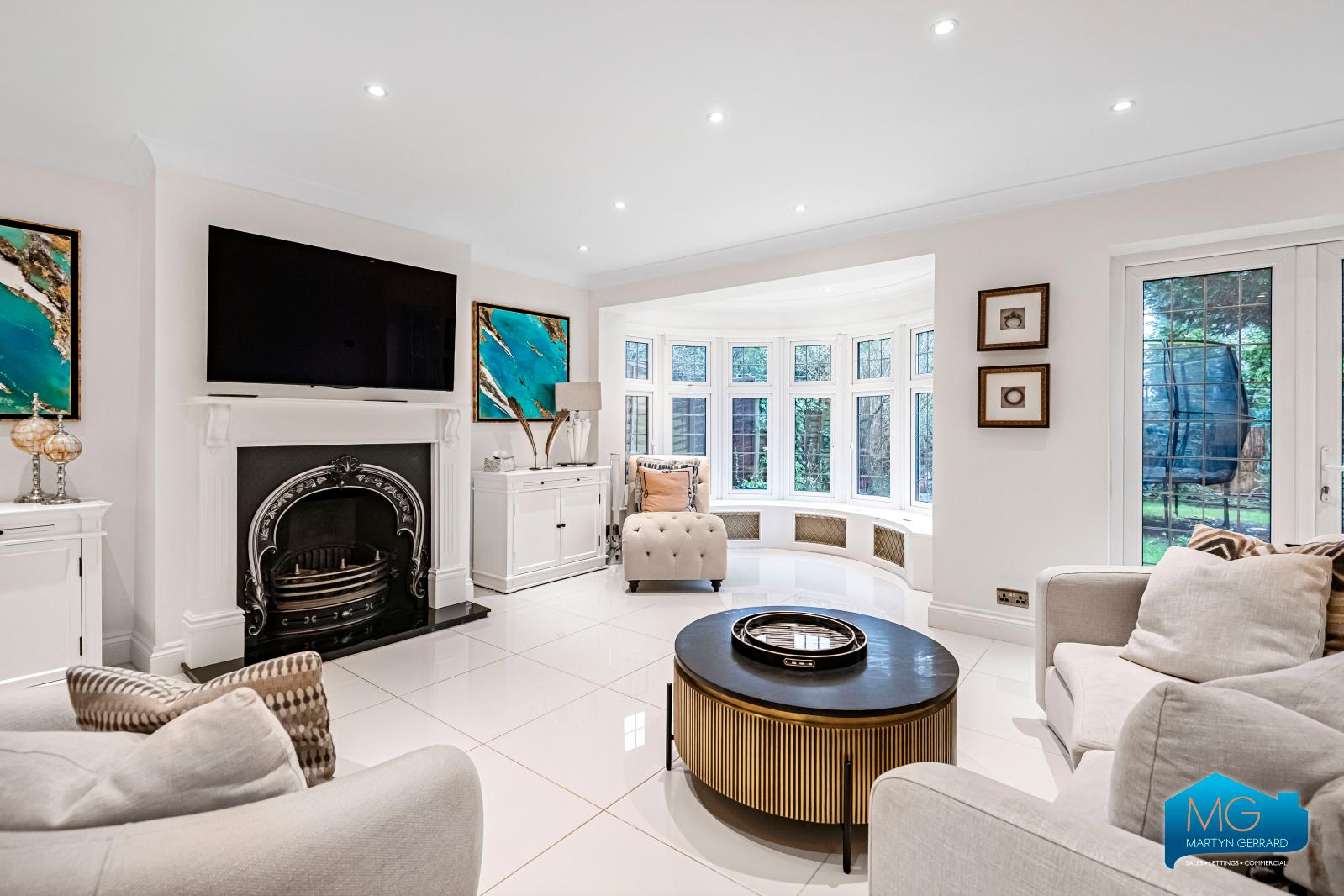 5 bedroom Semi-Detached House to rent - Martyn Gerrard