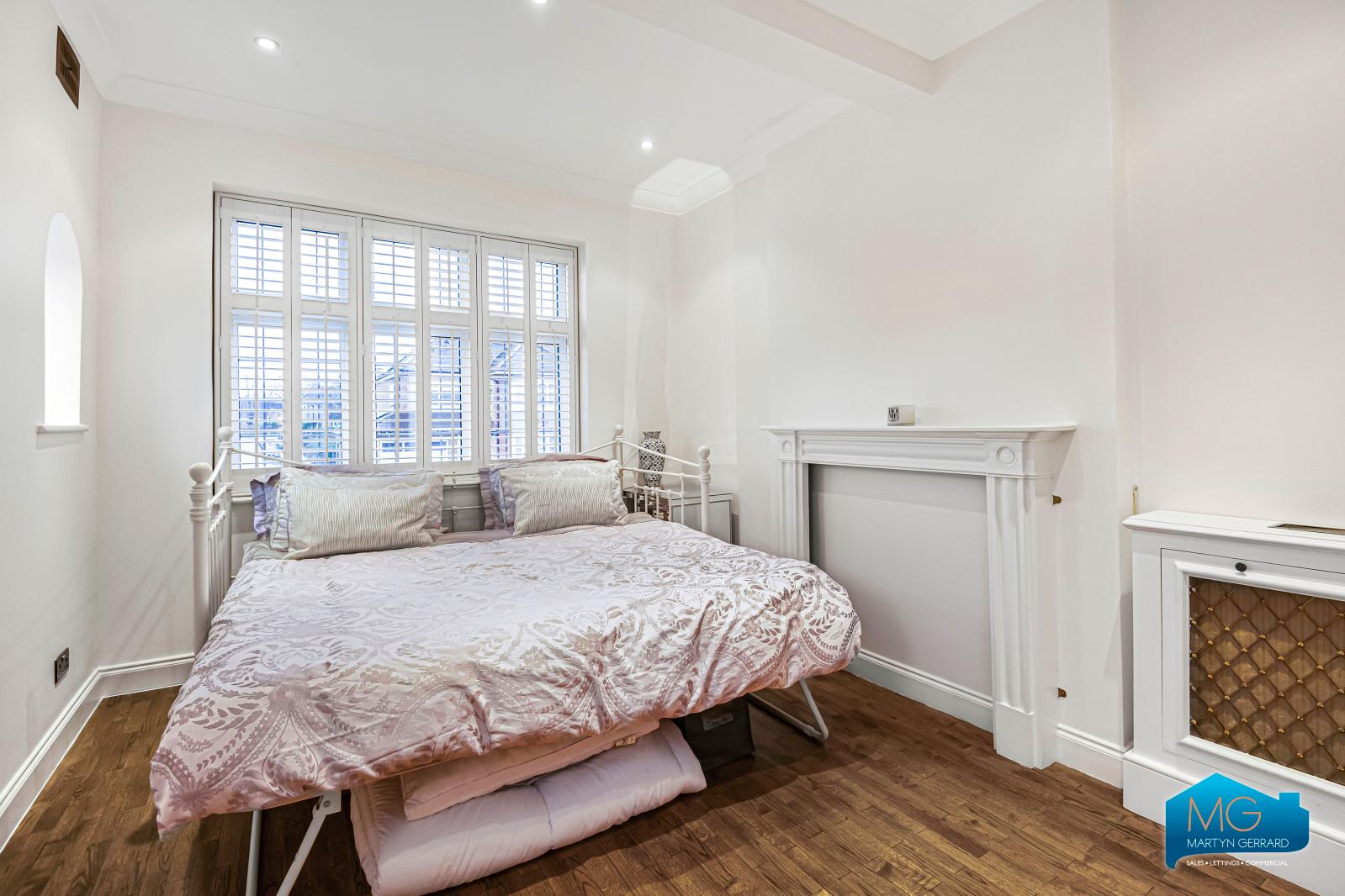 5 bedroom Semi-Detached House to rent - Martyn Gerrard