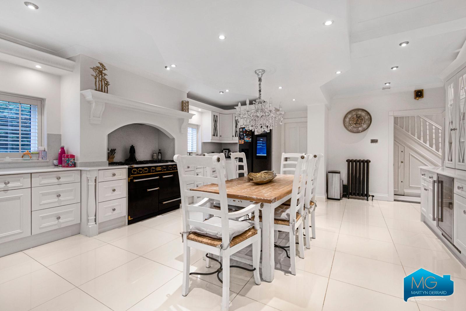 5 bedroom Semi-Detached House to rent - Martyn Gerrard