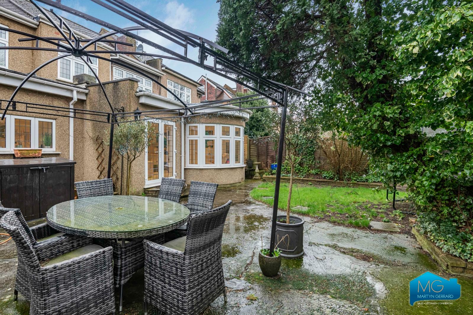 5 bedroom Semi-Detached House to rent - Martyn Gerrard
