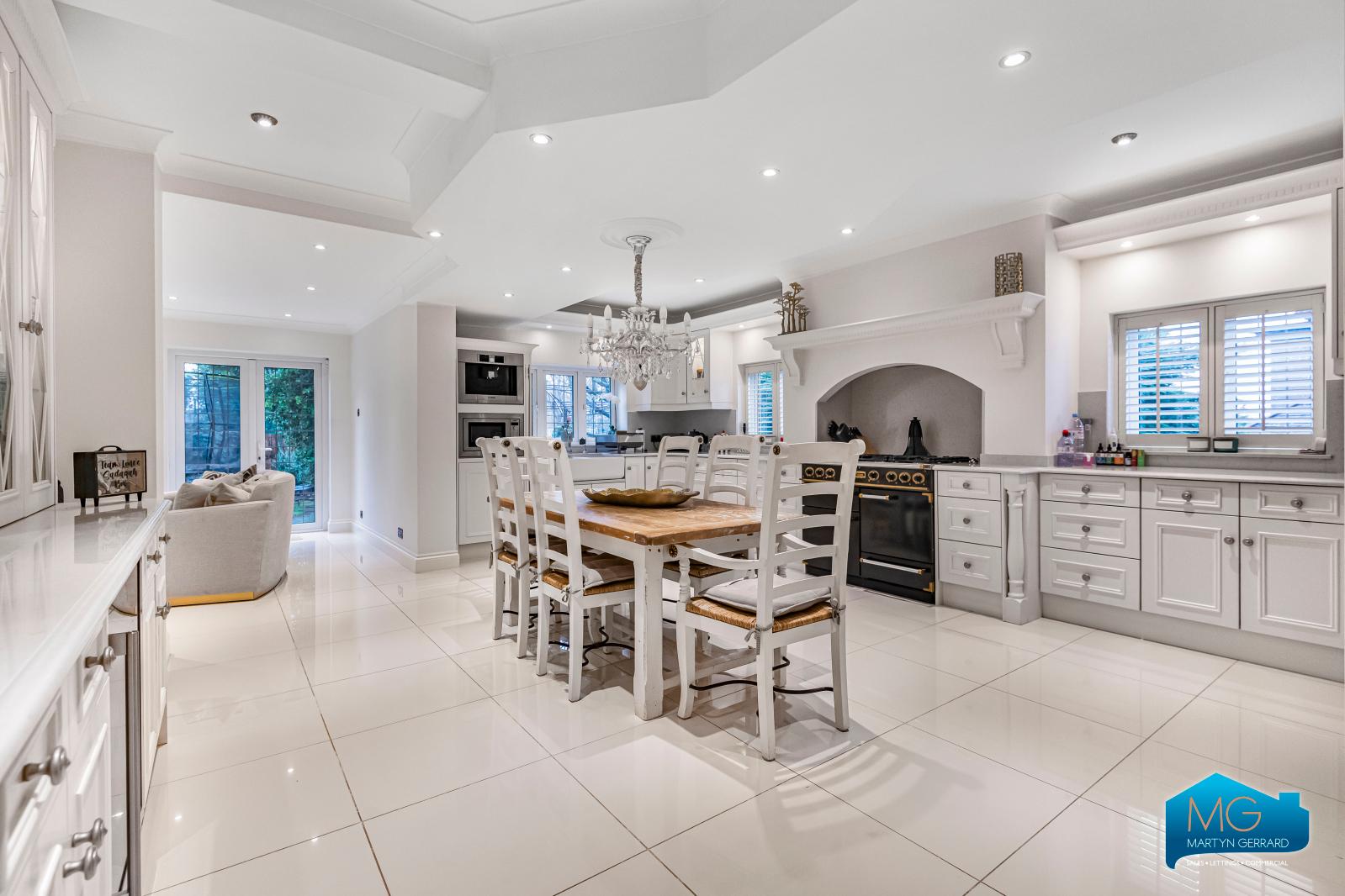 5 bedroom Semi-Detached House to rent - Martyn Gerrard
