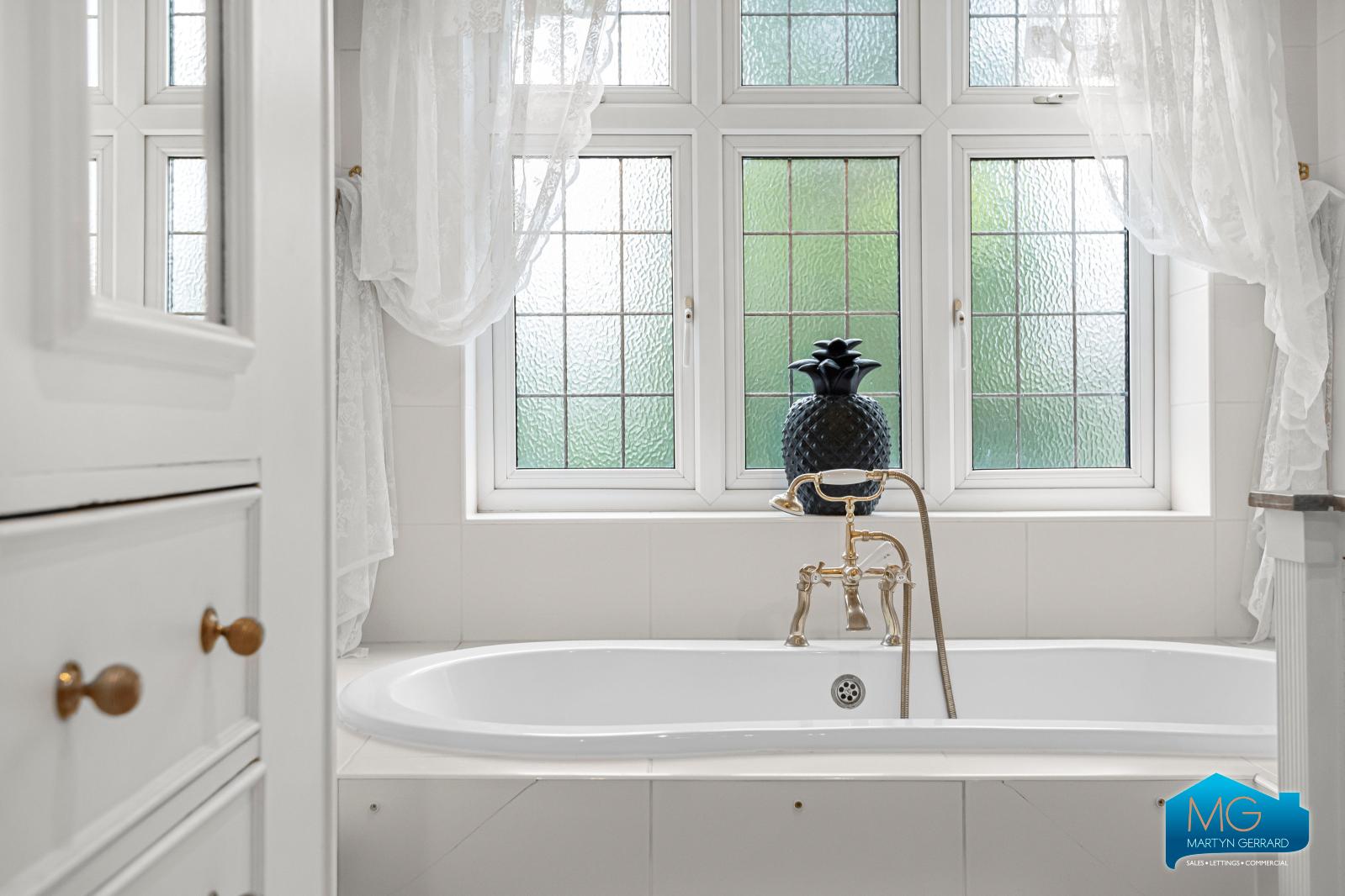 5 bedroom Semi-Detached House to rent - Martyn Gerrard