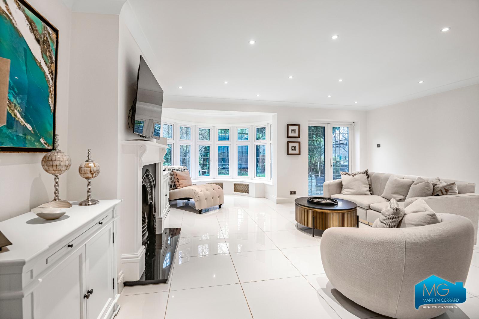 5 bedroom Semi-Detached House to rent - Martyn Gerrard
