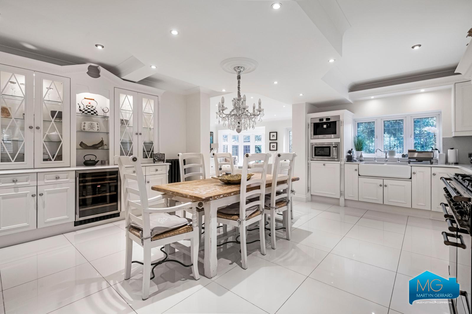 5 bedroom Semi-Detached House to rent - Martyn Gerrard