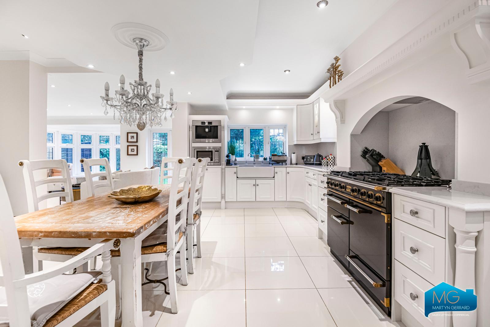 5 bedroom Semi-Detached House to rent - Martyn Gerrard