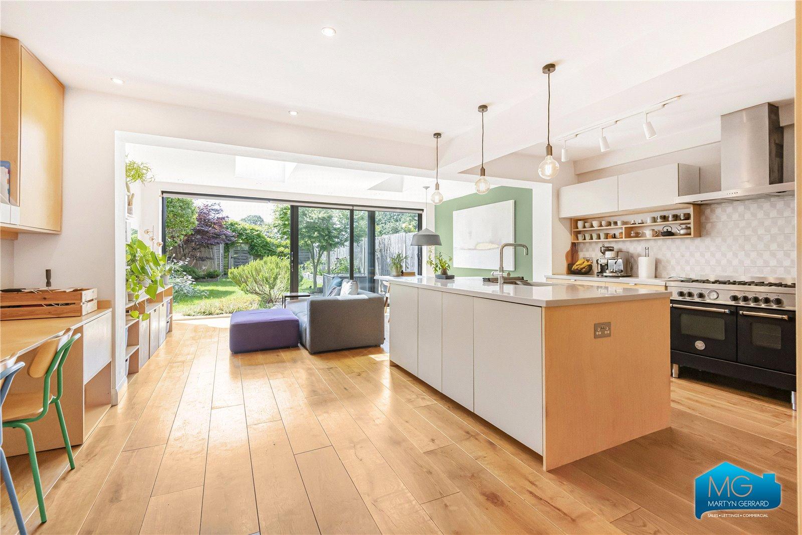 4 bedroom Semi-Detached House to rent - Martyn Gerrard