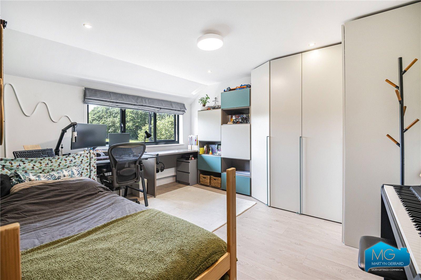 4 bedroom Semi-Detached House to rent - Martyn Gerrard