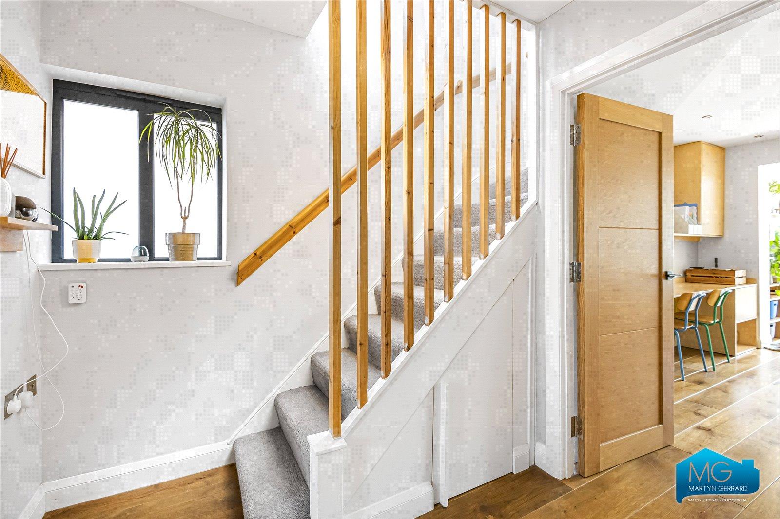 4 bedroom Semi-Detached House to rent - Martyn Gerrard
