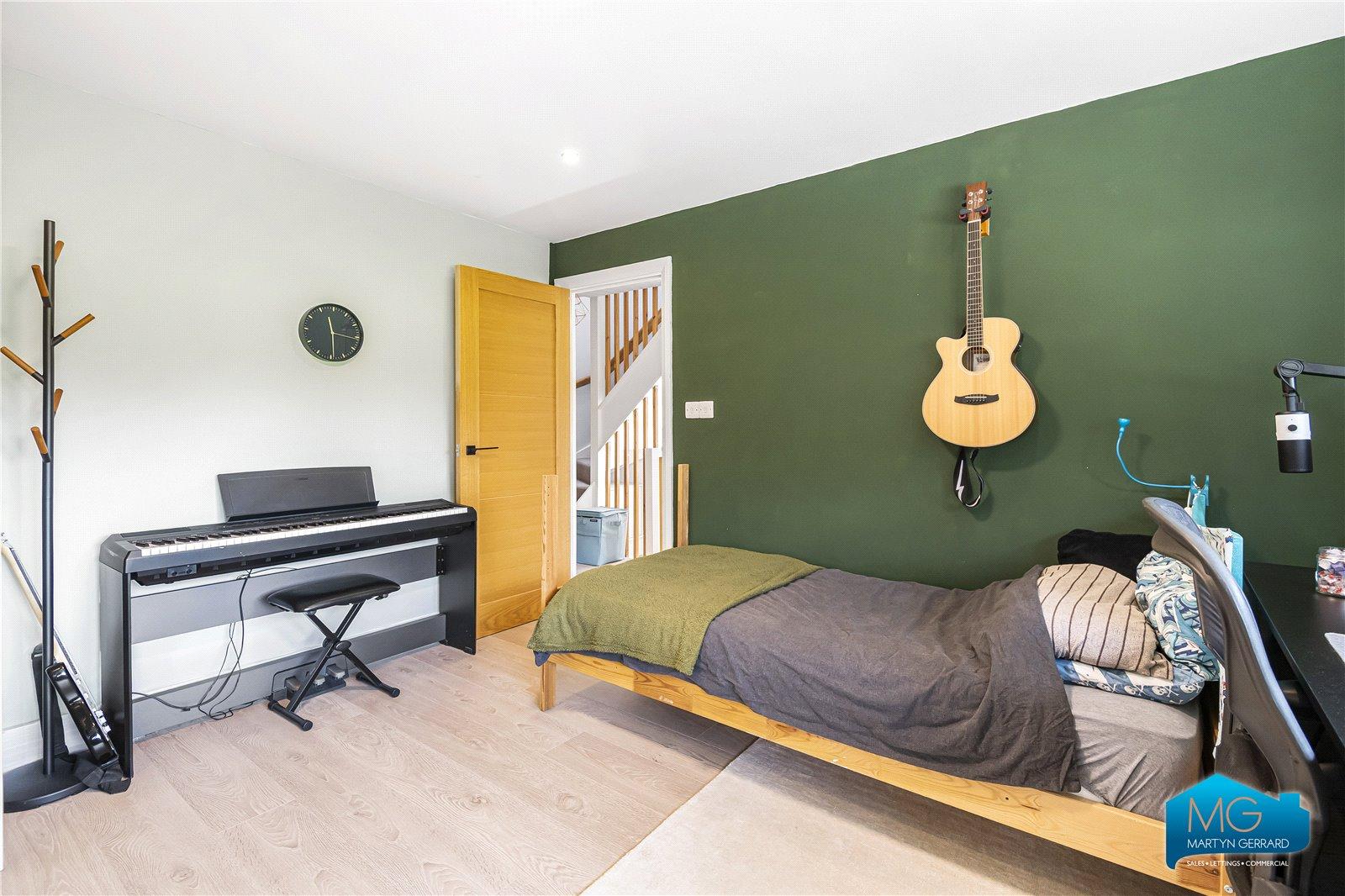 4 bedroom Semi-Detached House to rent - Martyn Gerrard