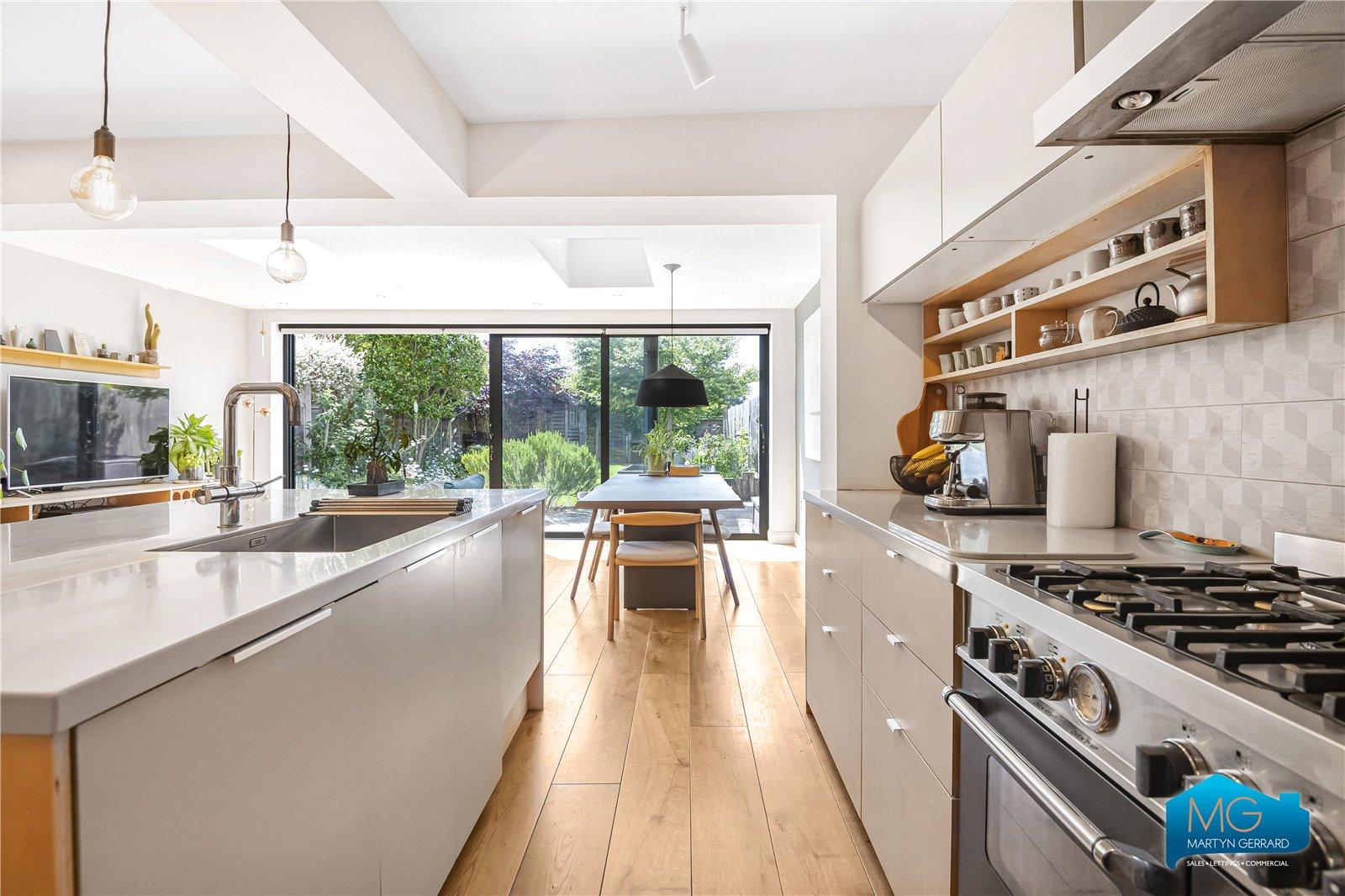 4 bedroom Semi-Detached House to rent - Martyn Gerrard