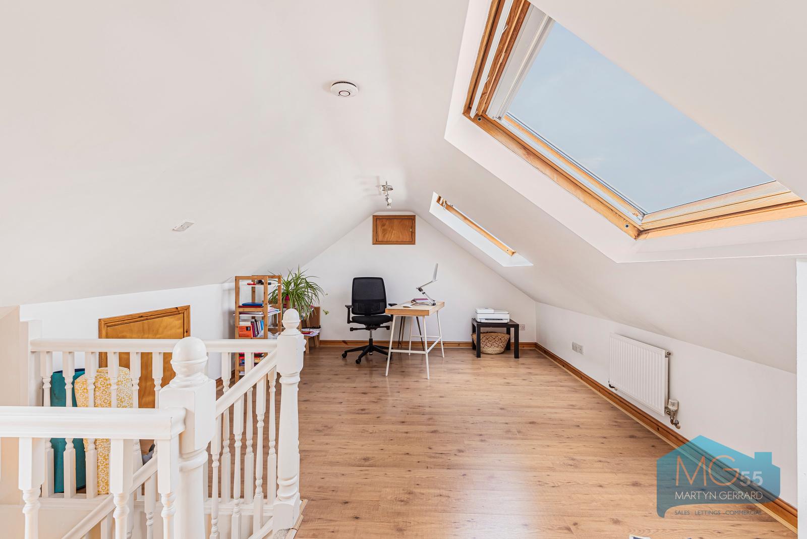 3 bedroom Semi-Detached House to rent - Martyn Gerrard