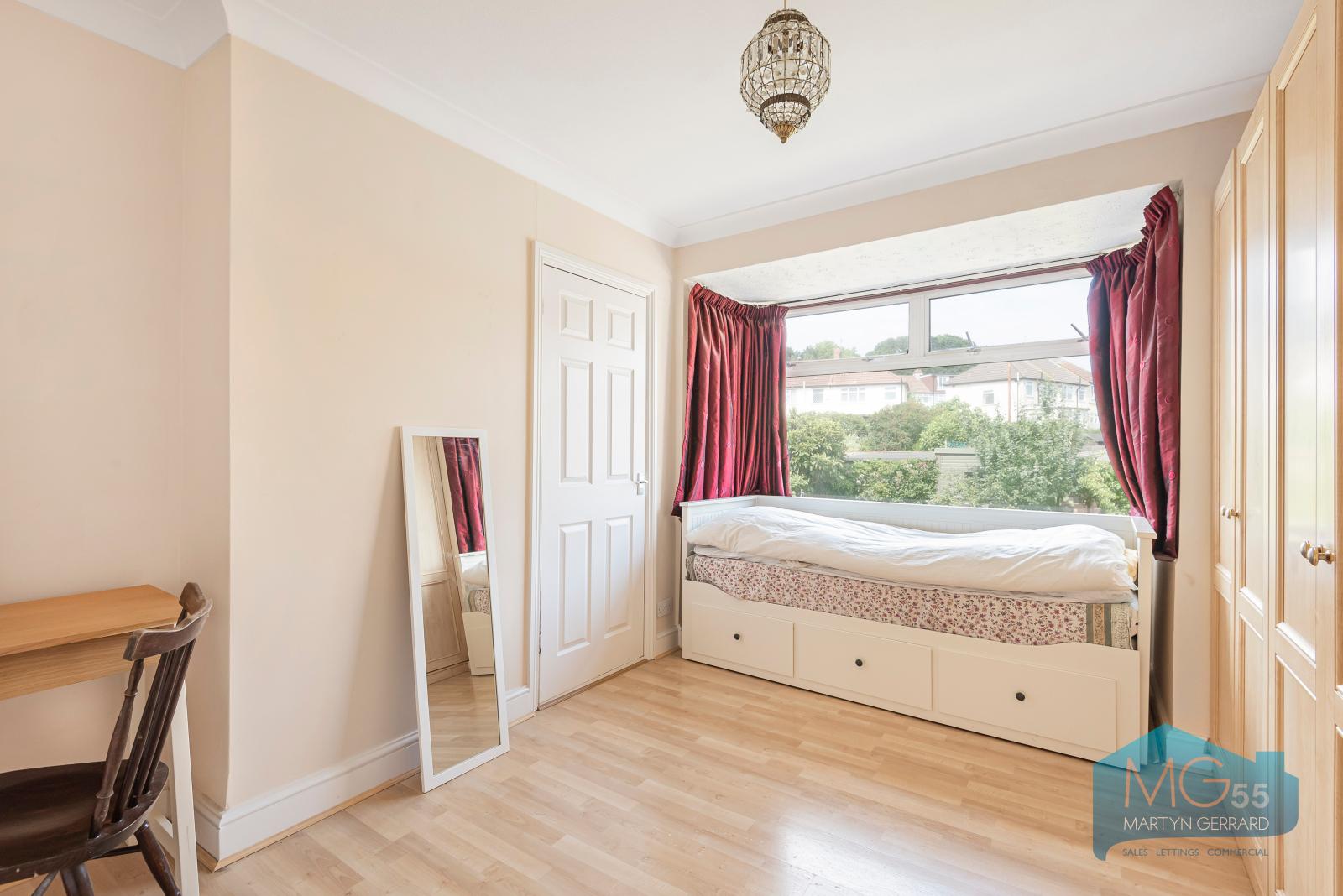 3 bedroom Semi-Detached House to rent - Martyn Gerrard