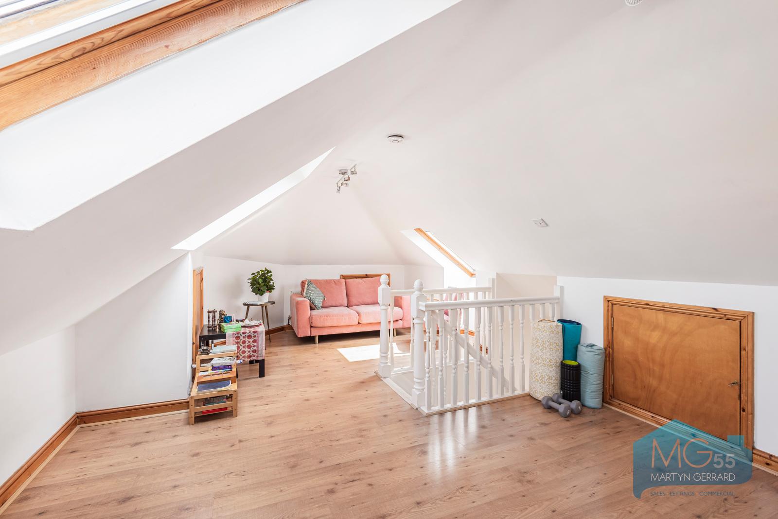 3 bedroom Semi-Detached House to rent - Martyn Gerrard