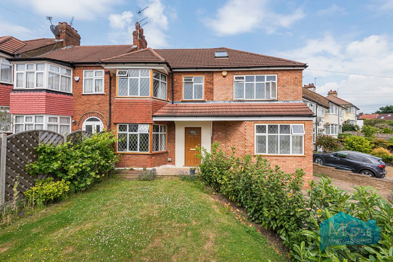 3 bedroom Semi-Detached House to rent - Martyn Gerrard