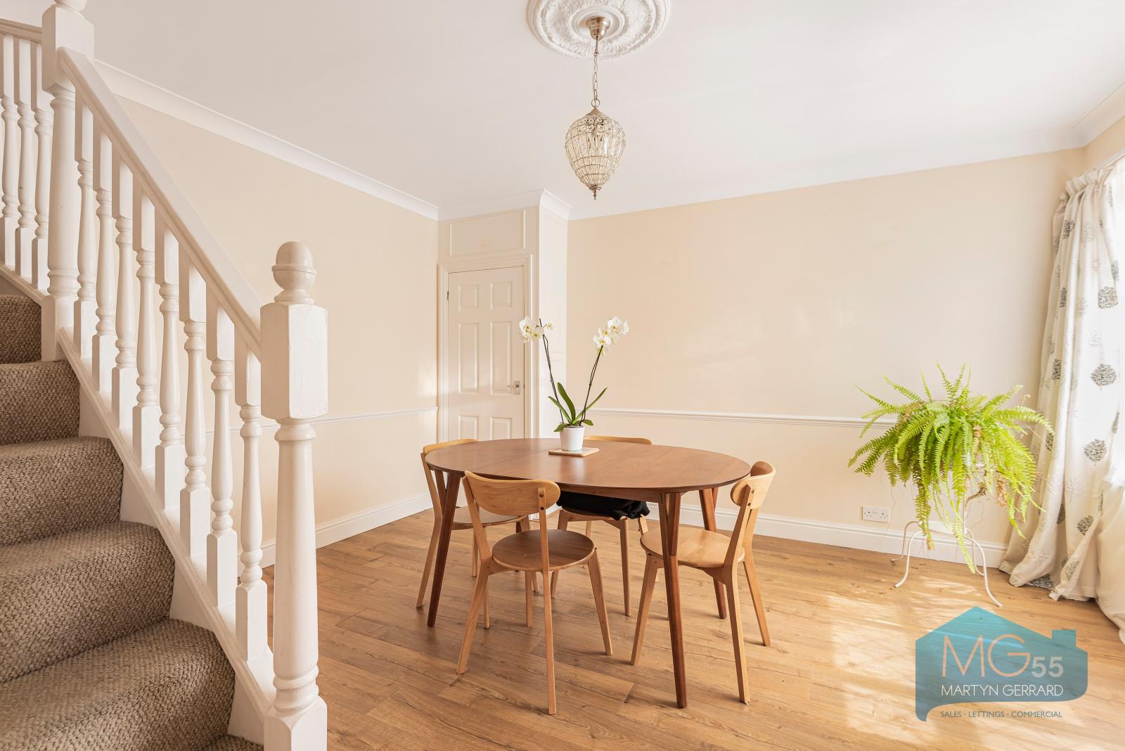 3 bedroom Semi-Detached House to rent - Martyn Gerrard