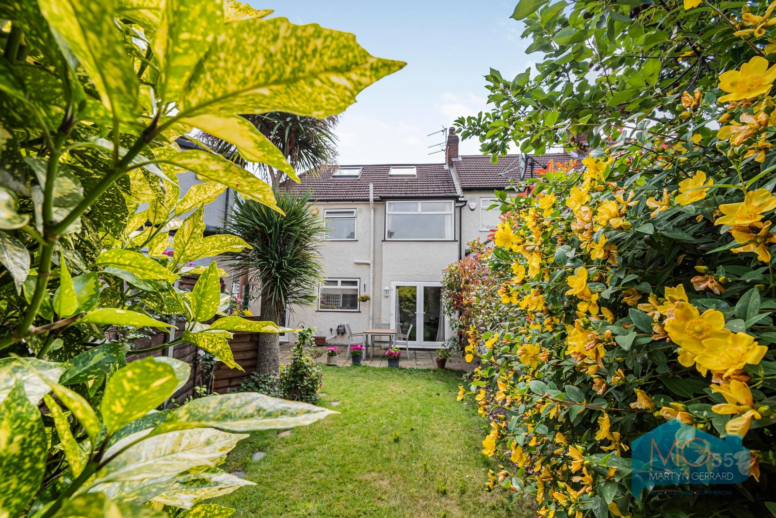 3 bedroom Semi-Detached House to rent - Martyn Gerrard