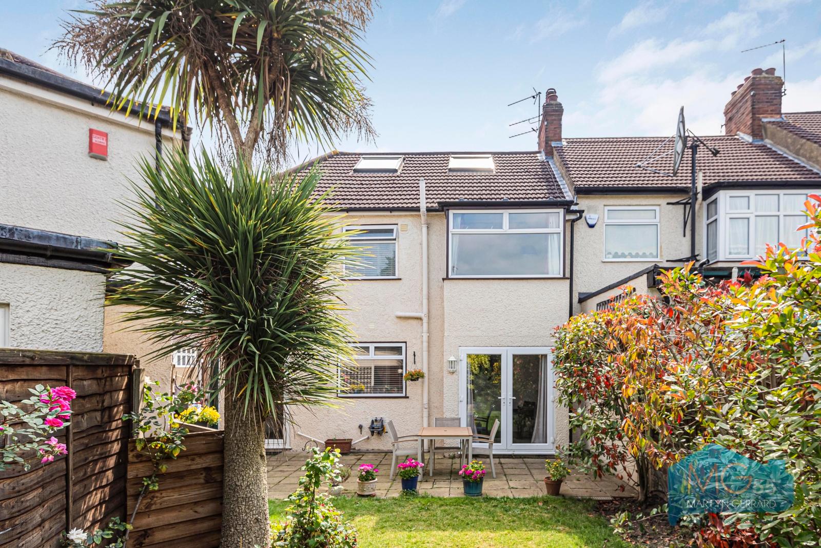 3 bedroom Semi-Detached House to rent - Martyn Gerrard