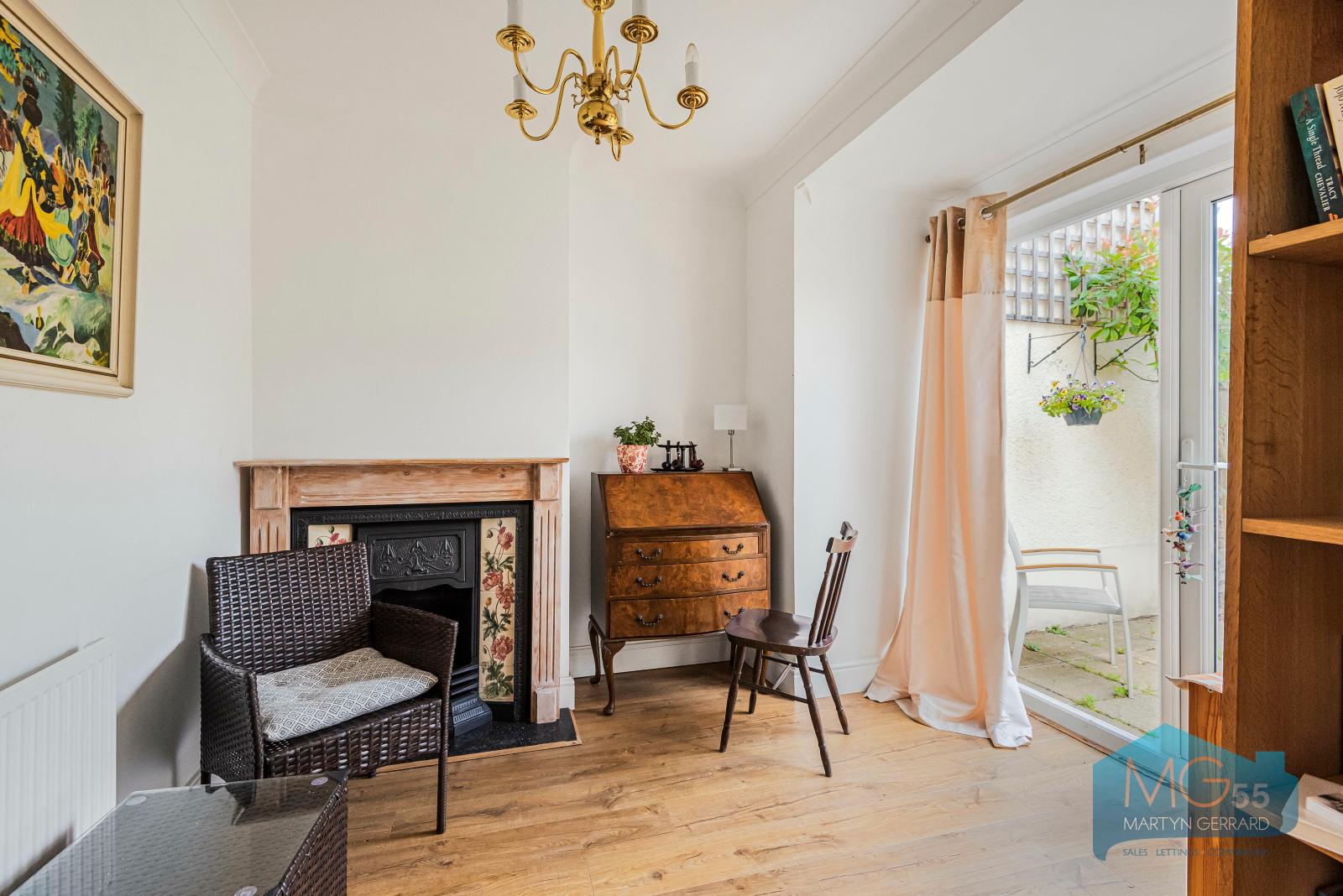 3 bedroom Semi-Detached House to rent - Martyn Gerrard
