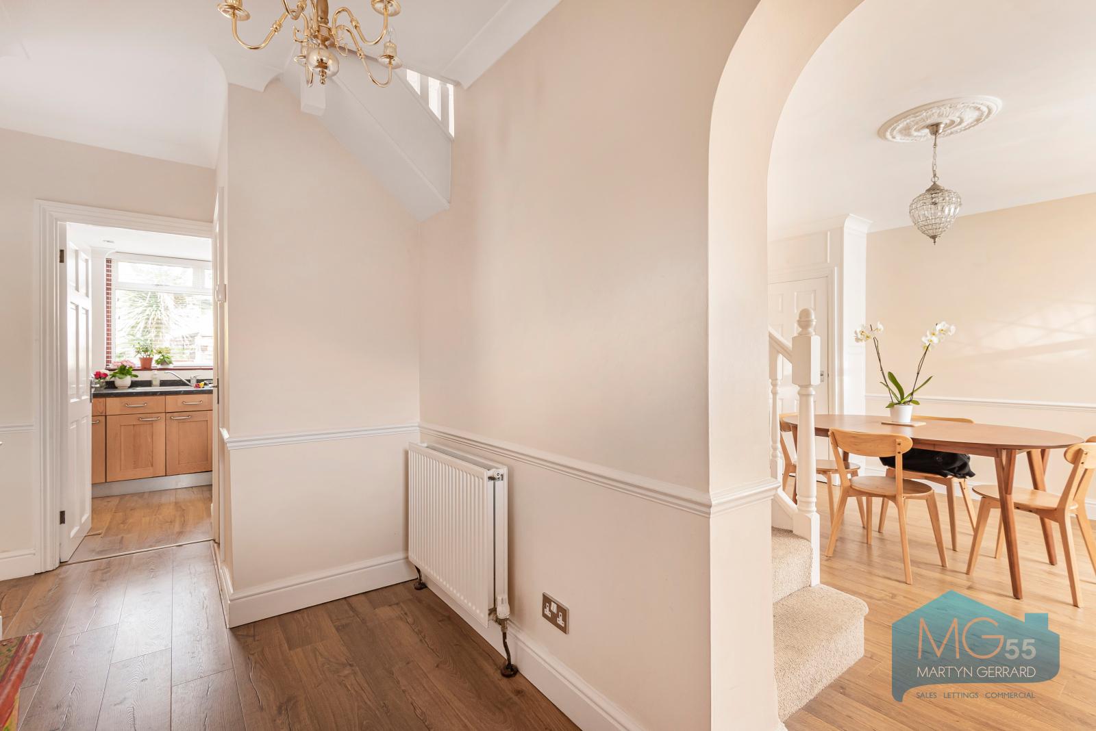 3 bedroom Semi-Detached House to rent - Martyn Gerrard