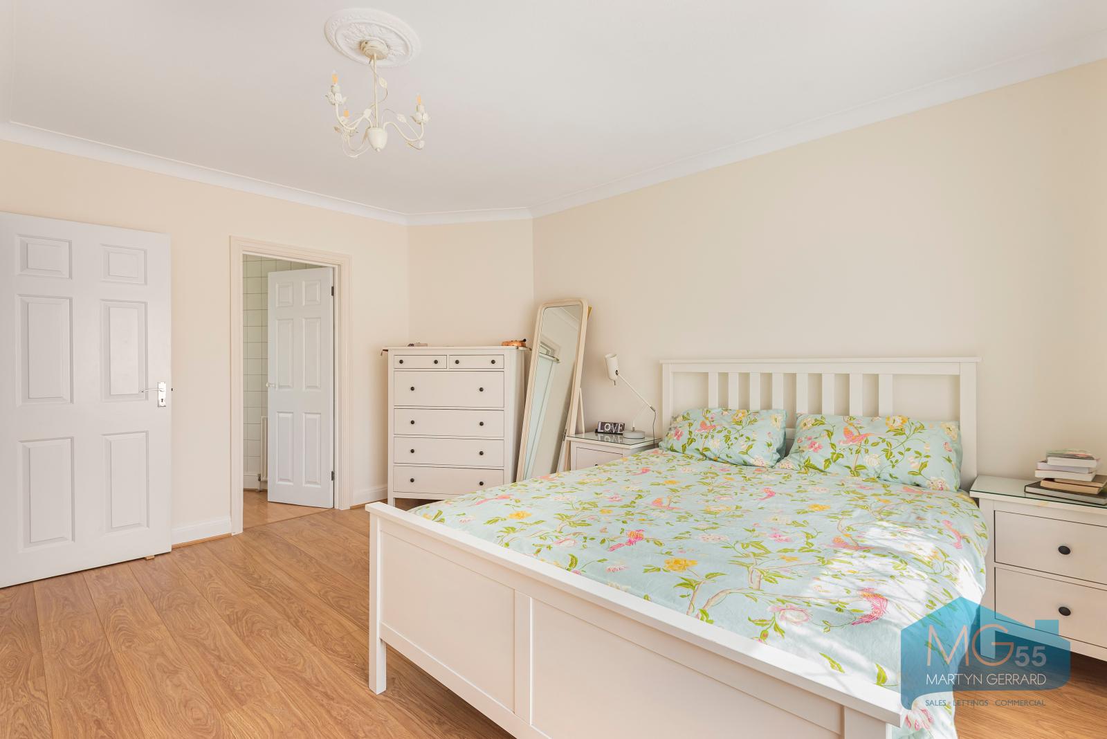 3 bedroom Semi-Detached House to rent - Martyn Gerrard
