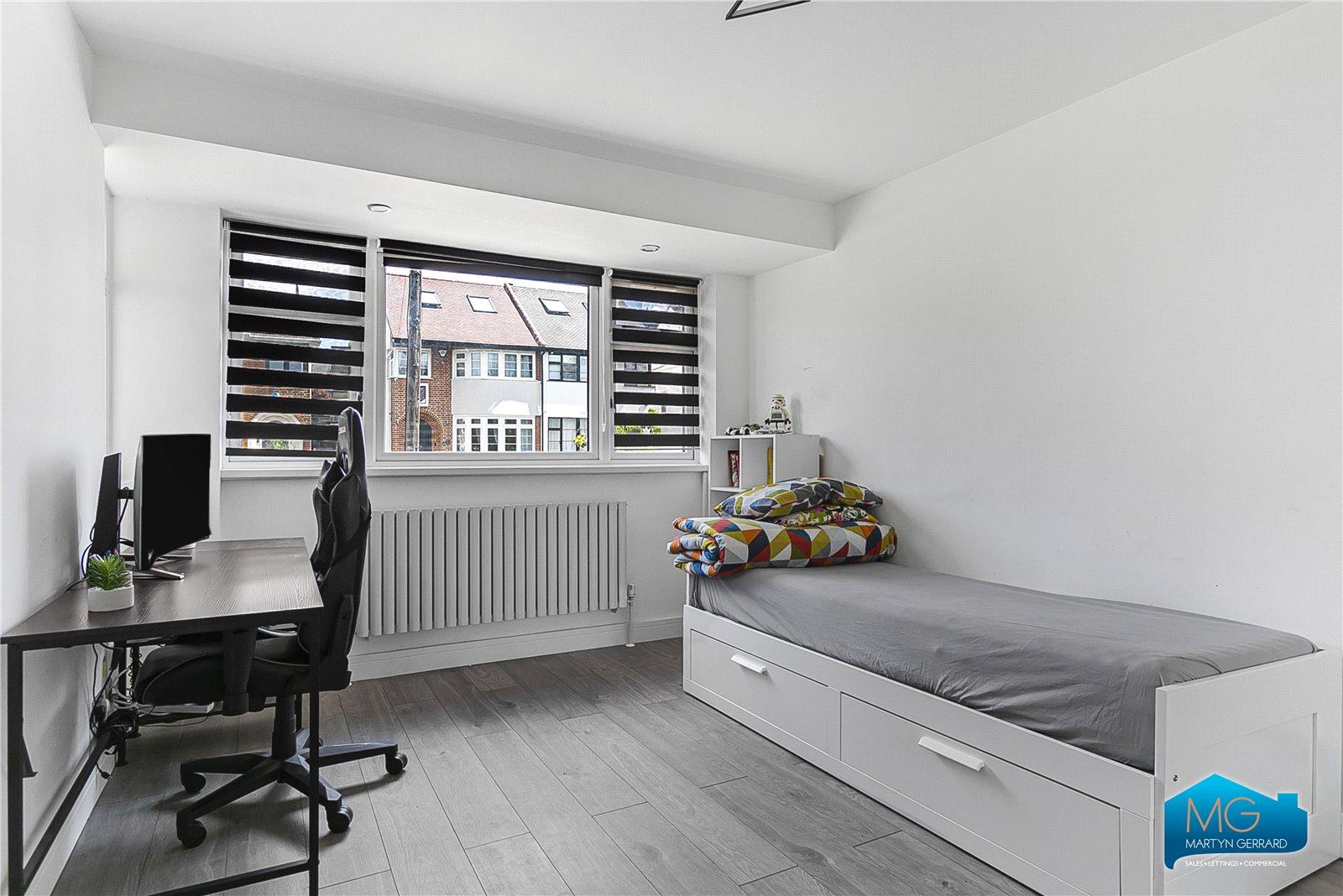 4 bedroom Semi-Detached House to rent - Martyn Gerrard