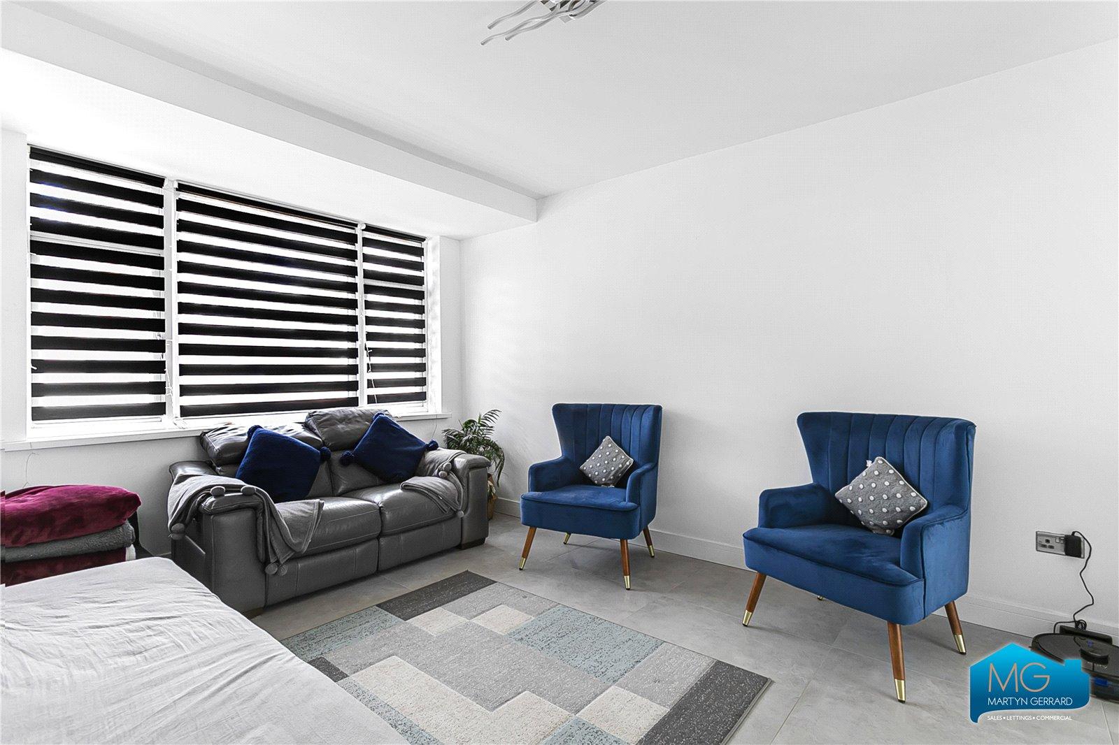 4 bedroom Semi-Detached House to rent - Martyn Gerrard