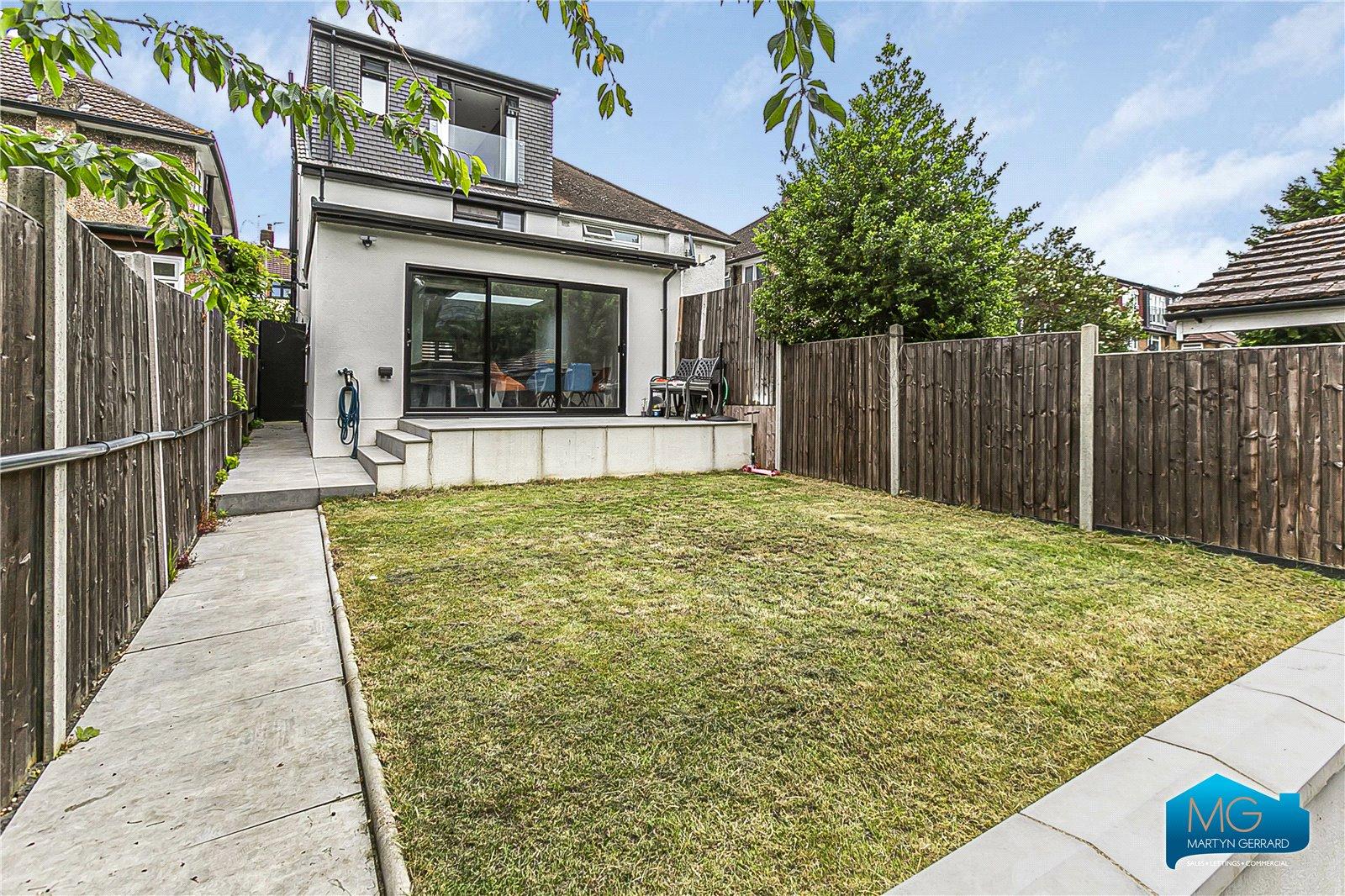 4 bedroom Semi-Detached House to rent - Martyn Gerrard