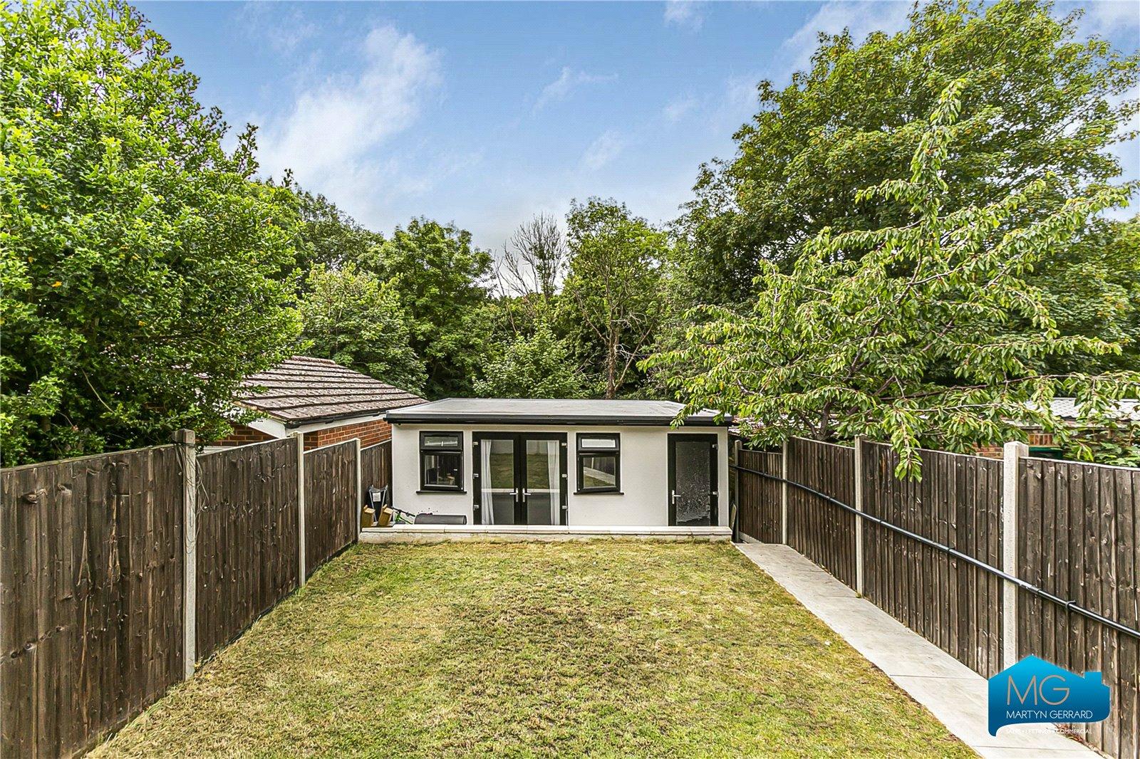 4 bedroom Semi-Detached House to rent - Martyn Gerrard