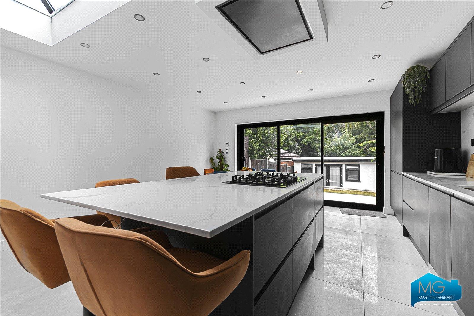 4 bedroom Semi-Detached House to rent - Martyn Gerrard
