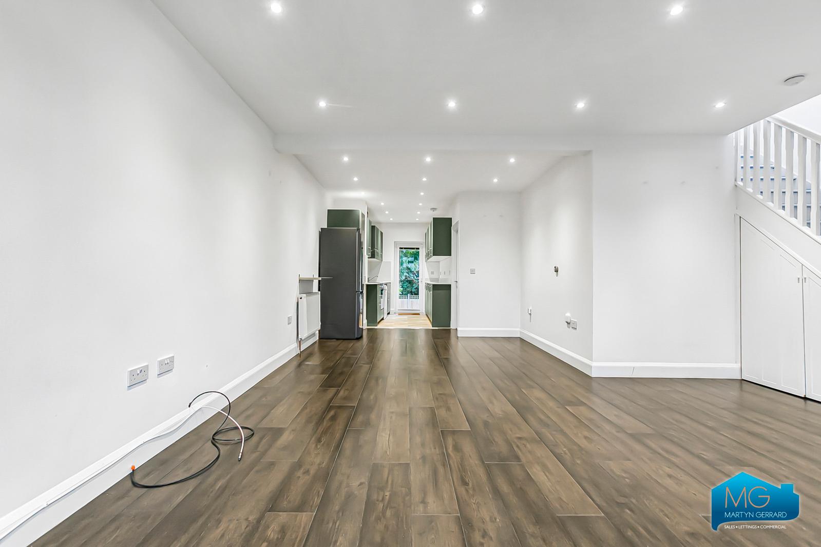 3 bedroom Semi-Detached House to rent - Martyn Gerrard