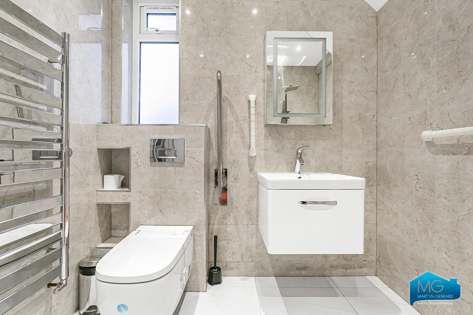 3 bedroom Semi-Detached House to rent - Martyn Gerrard