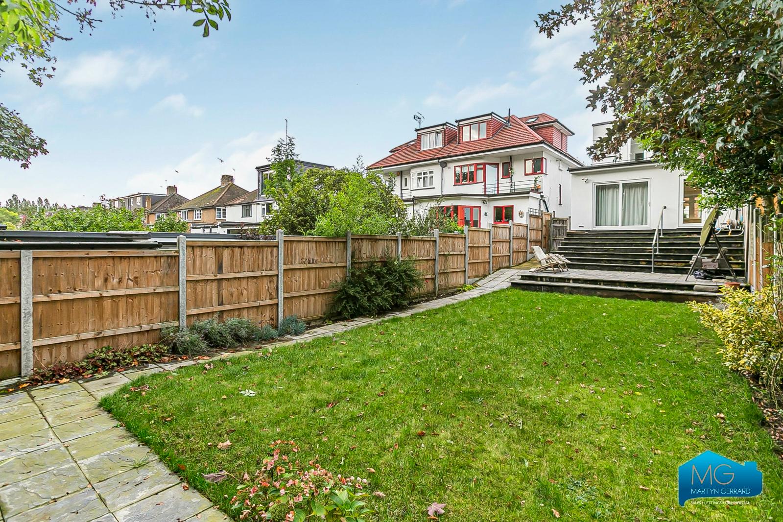 3 bedroom Semi-Detached House to rent - Martyn Gerrard