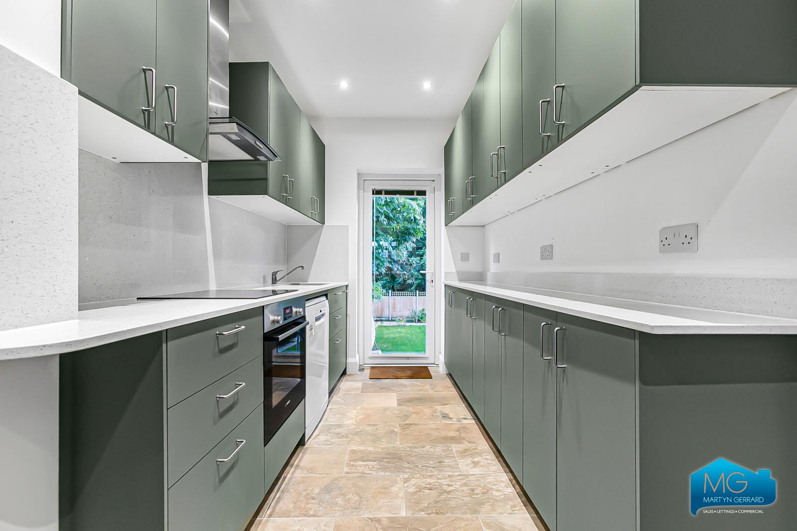3 bedroom Semi-Detached House to rent - Martyn Gerrard