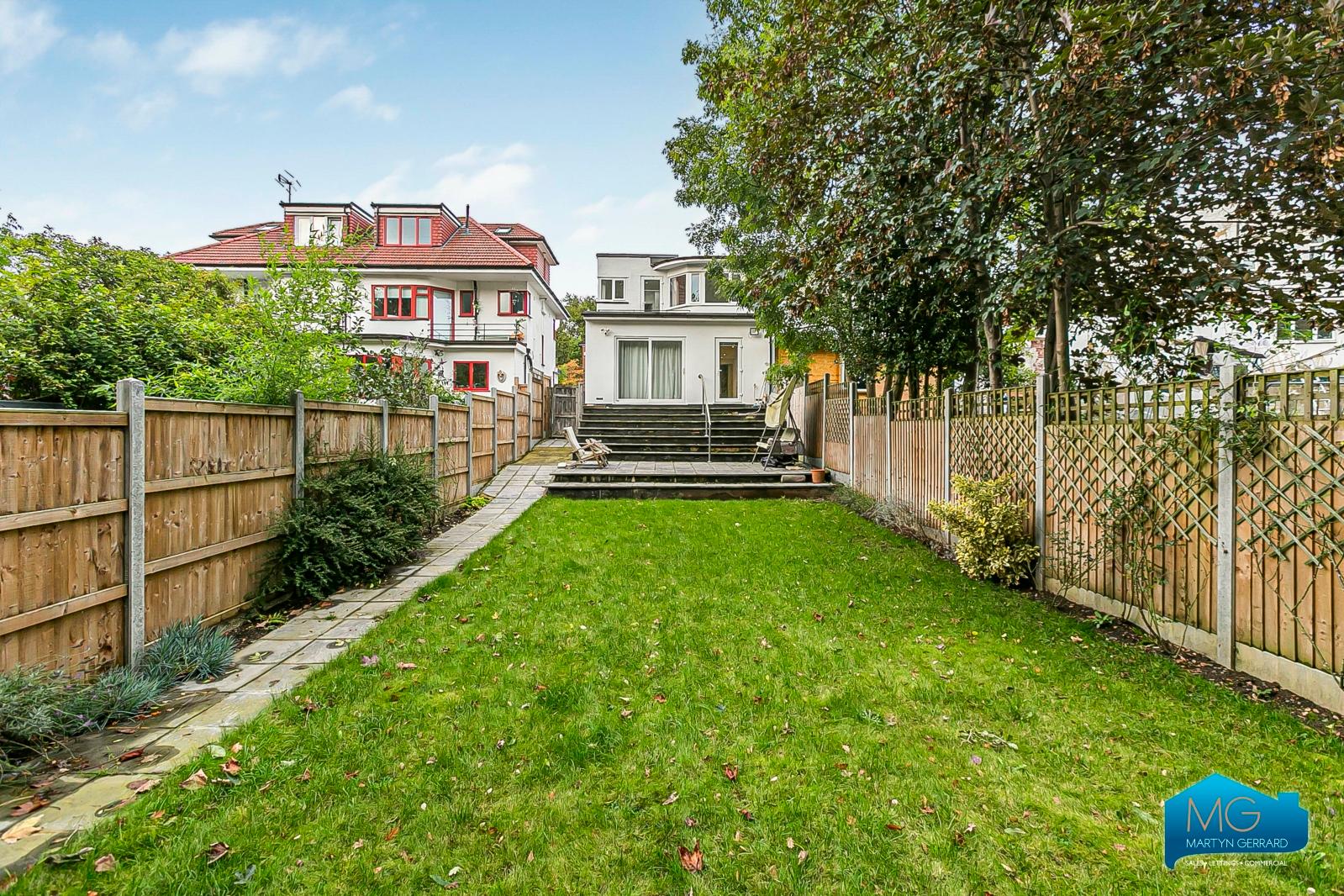 3 bedroom Semi-Detached House to rent - Martyn Gerrard