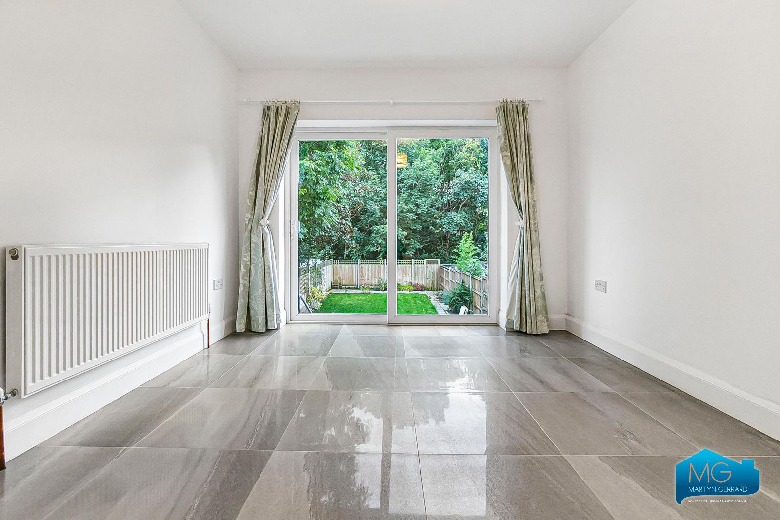 3 bedroom Semi-Detached House to rent - Martyn Gerrard